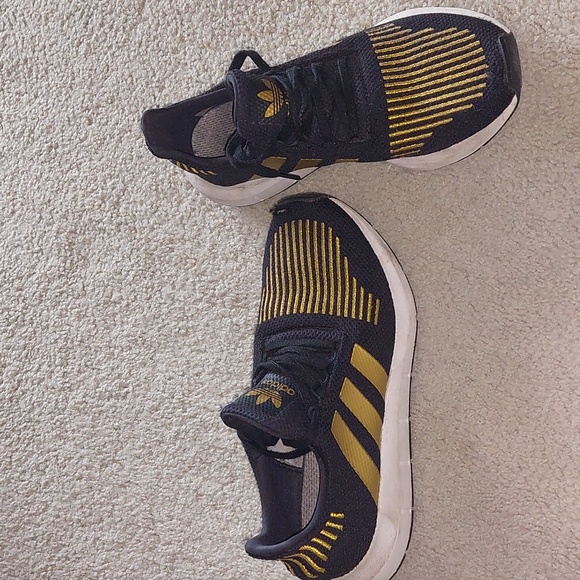 Adidas Black and Gold Runners Size 8W - Picture 3 of 8